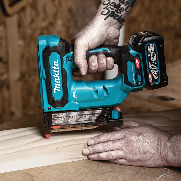 Makita PT001GZ Akku-Stiftnagler 40V max. (ohne Akku, ohne Ladegerät), Petrol/Schwarz
