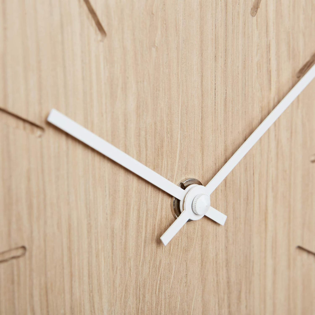 Natuhr Holzuhr Wanduhr Tischuhr Holz - Beam - geräuscharm Massivholz modern Design 17 x 17 cm (Eiche