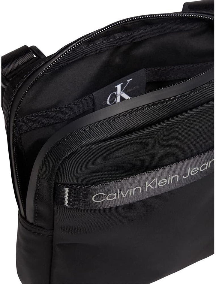 Calvin Klein Jeans Herren Umhängetasche Ultralight Reporter Klein Jeans, Schwarz (Black), Einheitsgr