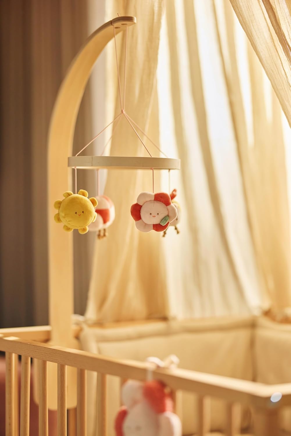 Jollein Mobile Baby – Pretty Picnic – Holzring mit Stofffiguren – Sonne, Blume, Biene & Marienkäfer