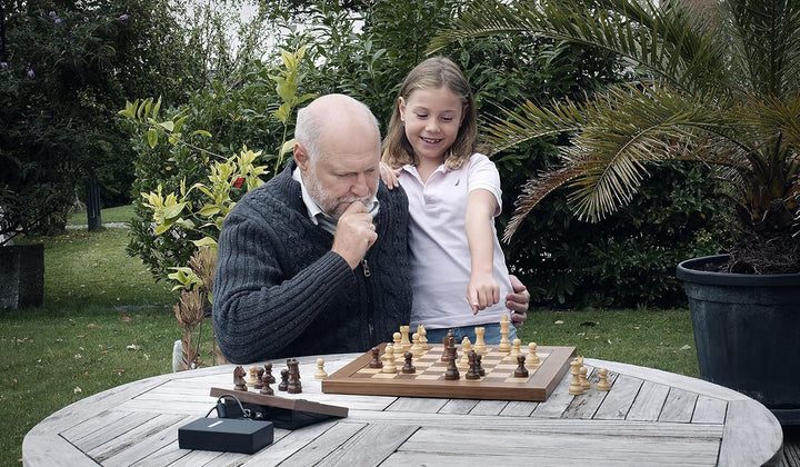 Millennium Chess Classics Exclusive (M828) – Holz-Schachcomputer mit Figurenerkennung, 2 Top-Schachp