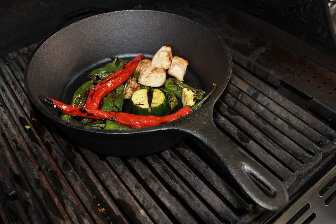 SANTOS Grillpfannen-Set Ø27cm - Gusseiserne Pfanne - Deckel - Schmoren, Braten, Grillen, Backen - Gu