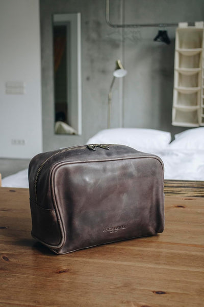 HOLZRICHTER Berlin Grosser Leder Kulturbeutel zum Aufhängen - Premium Kulturtasche für Herren und Da