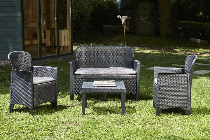 Dmora - Outdoor-Lounge-Set Ostuni, Gartengarnitur mit 2 Sesseln, 1 Sofa und 1 Couchtisch, Sitzecke i