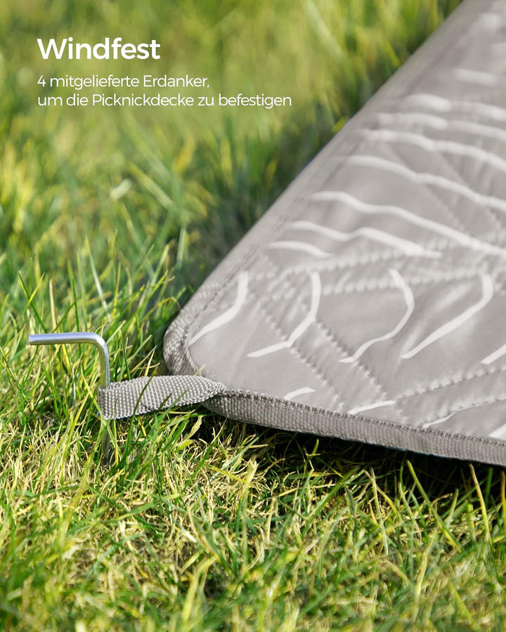 SONGMICS Picknickdecke, 200 x 200 cm, mit 4 Erdankern, gross, Campingdecke, für Park, Garten, Strand