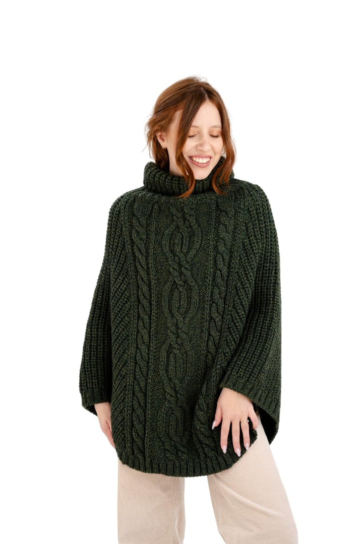 SAOL Damen Strickjacke aus 100% Merinowolle Zopfmuster Irische Aran Poncho Einheitsgrösse Armeegrün,