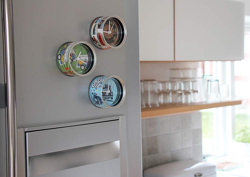 BRISA VW Collection - Volkswagen Tisch-Uhr MyClock Magnet-Uhr Personalisierbar mit VW Käfer Motiv Lo