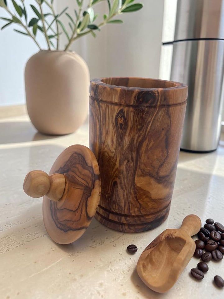 Gados Olivenholz Kaffeedose mit Deckel &amp; Kaffeeschaufel (Ø 7 cm)