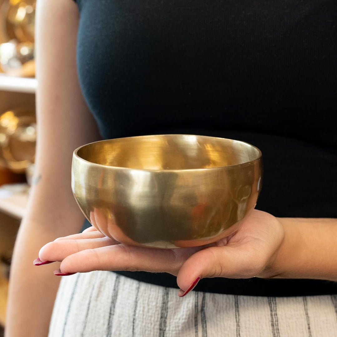 Tibetische Klangschale ca. 350g mit OM-Gravur – Handgeschmiedet in Nepal – Fair Trade – Für Meditati