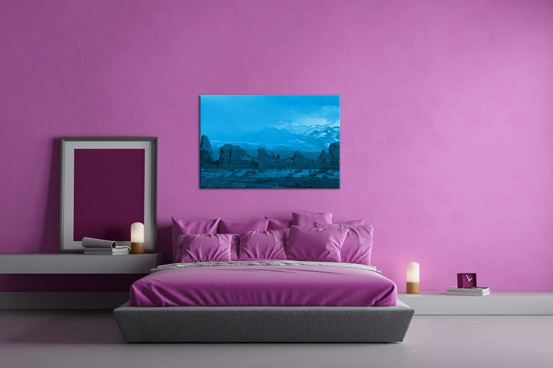 Steinformationen in der Wüste Format 80x60 Effekt: Monocrome Blau als Leinwandbild, Motiv fertig ger