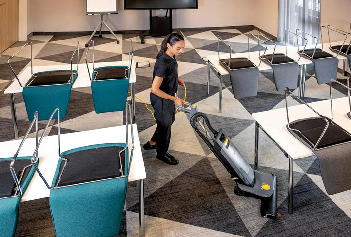 Kärcher CV 48/2 Teppichbürstsauger, Vakuum: 20 kPa, Nennleistung 850W, Behälter 5,5L, Dehnsaugschlau