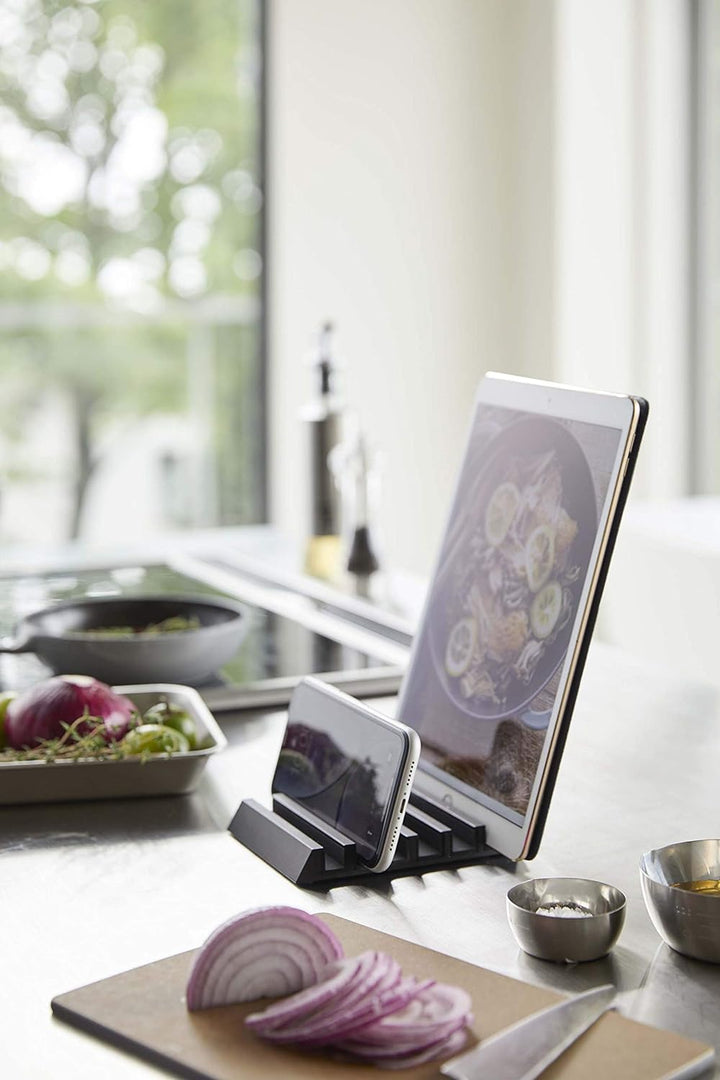 Yamazaki 5275 Tower Tablet- & Smartphone-Ständer, schwarz, Aluminium/Silikon, Minimalistisches Desig
