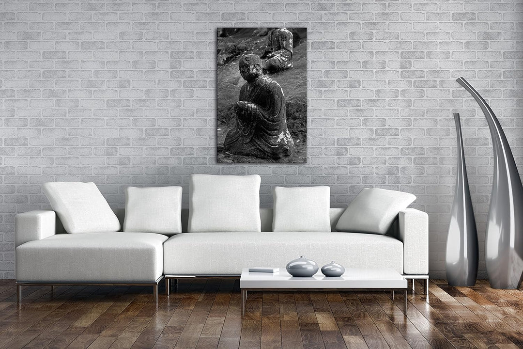 deyoli moosbedeckte Buddha Statue Effekt: Schwarz/Weiss im Format: 80x60 als Leinwandbild, Motiv fer