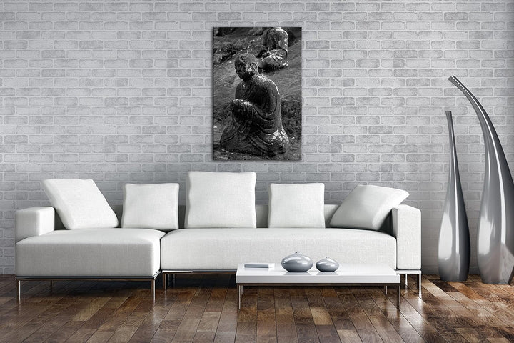 deyoli moosbedeckte Buddha Statue Effekt: Schwarz/Weiss im Format: 80x60 als Leinwandbild, Motiv fer