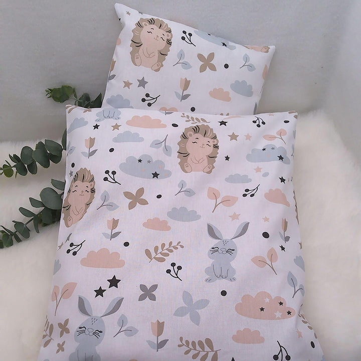 Handgefertigte Puppenbettwäsche, Waldfreunde, Hase und Igel, Gänse und Blumen, waschbar Decke 41h x