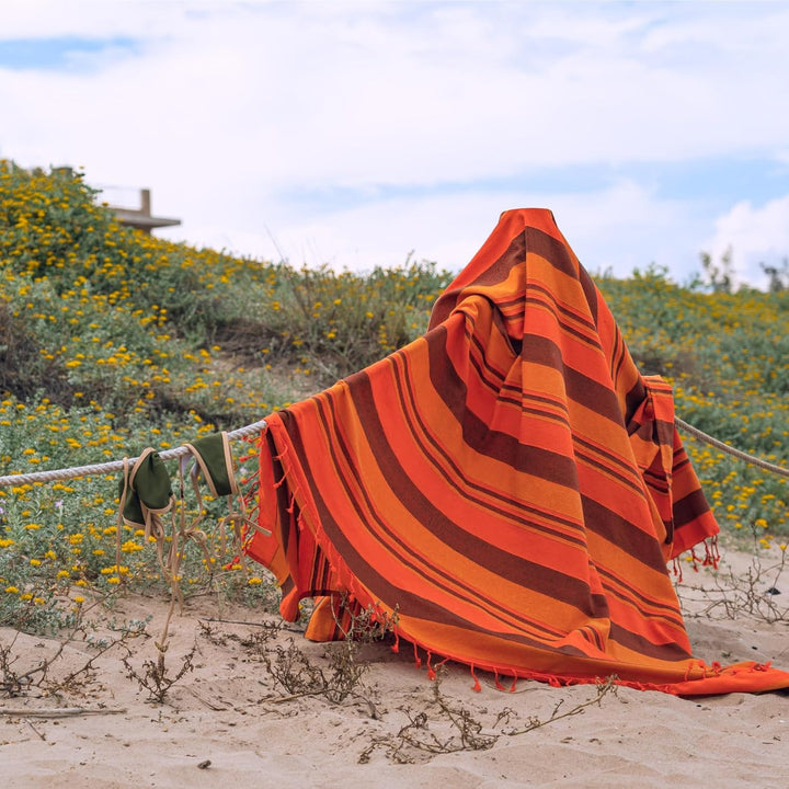 MOMOMUS Picknickdecke XXL für den Strand - Faltbar, Gross und Kompakt - Stranddecke, Sandfreie Stran