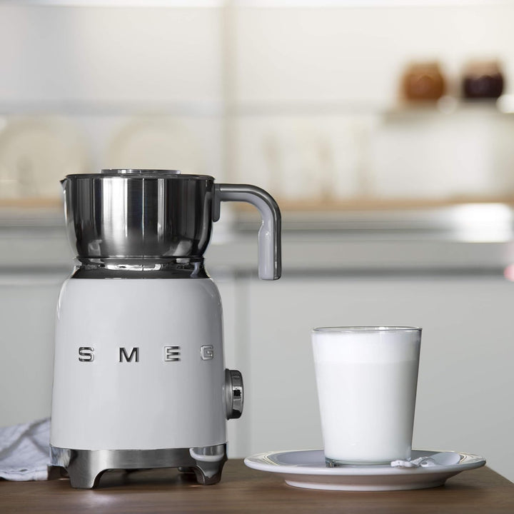 SMEG, Milchaufschäumer MFF11WHEU, mit Induktionssystem, 6 voreingestellte Programme, hochwertiges De
