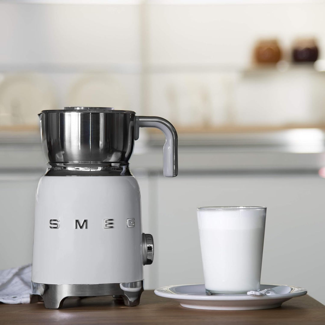 Smeg MFF01WHEU, 600, Aluminium, weiss Milchaufschäumer 2318 Jahre vor Ort Garantie