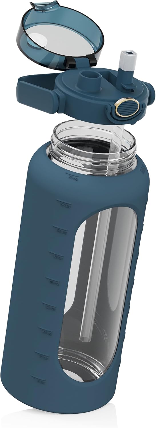 spottle Glasflasche 2 Liter - Trinkflasche 2L Glas mit Strohhalm - Grosse Wasserflasche mit Schutzhü