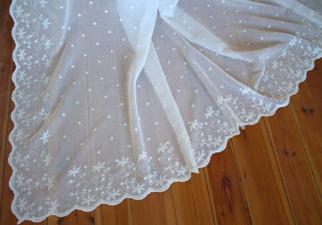 LillaBelle Gardinen Schal Kaya WEIss 1 x 130x250 cm BxH(L) Bestickt Shabby Vintage Landhaus Bandaufh