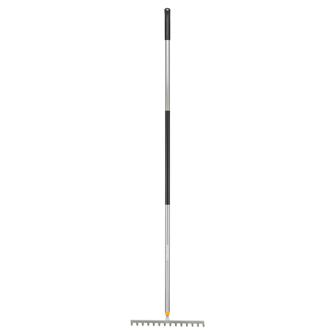 Fiskars Rechen mit 14 Zinken, Ergonomic, Länge: 154 cm, Breite: 30 cm, Gehärtete Borstahlzinken/Alum