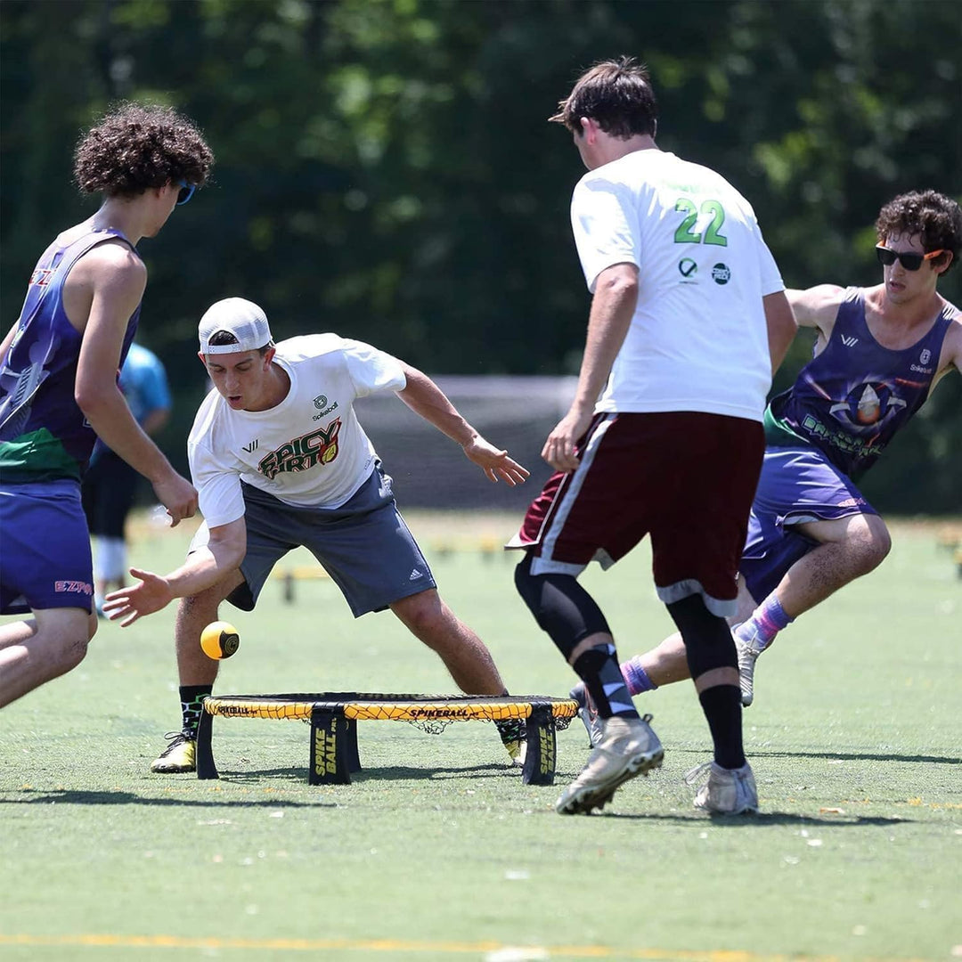 Spikeball Pro Kit (Tournament Edition) – enthält verbessertes, stärkeres Spielnetz, neue Bälle, die