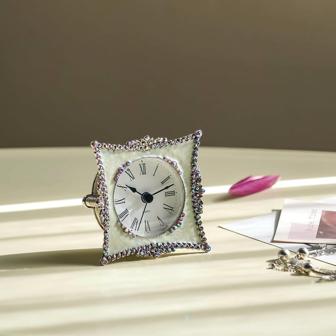 NIKKY HOME Elegante und niedliche Quarzuhr aus Zinn, analog, mit Kristall-Rosy-Strasssteinen, 8,8 cm