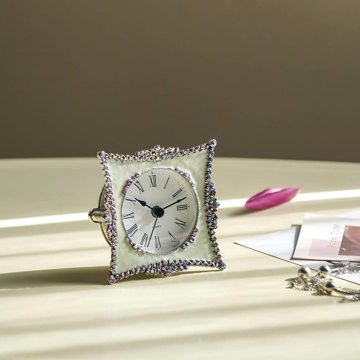 NIKKY HOME Elegante und niedliche Quarzuhr aus Zinn, analog, mit Kristall-Rosy-Strasssteinen, 8,8 cm