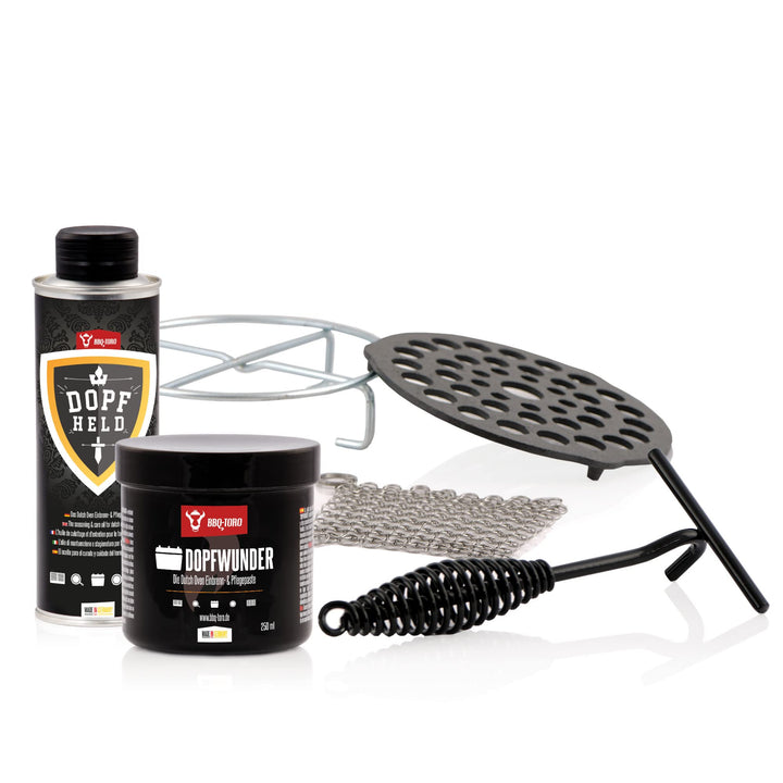 BBQ-Toro Zubehör Set für Dutch Oven | Einbrennpaste, Pflegeöl, Ringreiniger, Untersetzer, Einsatz un