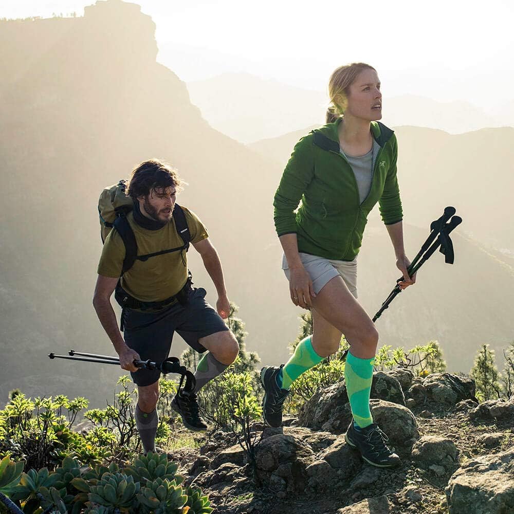 Bauerfeind Wandersocken "Outdoor Performance Compression Socks“ für Outdooraktivitäten wie Wandern &amp;