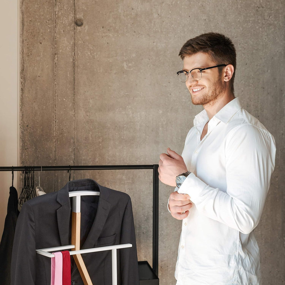 Relaxdays Herrendiener, für Anzug & Hose, Holz Metall Mix, Schlafzimmer, Kleiderbutler, HBT 107 x 48