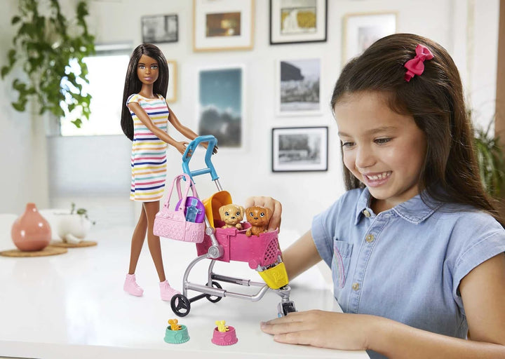 Barbie GHV93 Hundebuggy Spielset Puppe, 2 Hündchen und Wagen für die Hündchen Verschiedene Farben Si