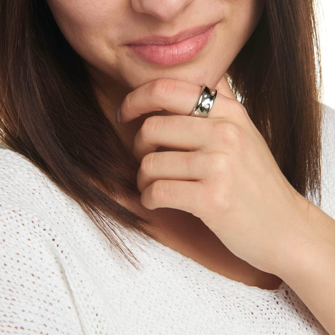 Leonardo Jewels Damenring rundherum mit silbernen Kristallen besetzt I Fingerring aus Edelstahl leic