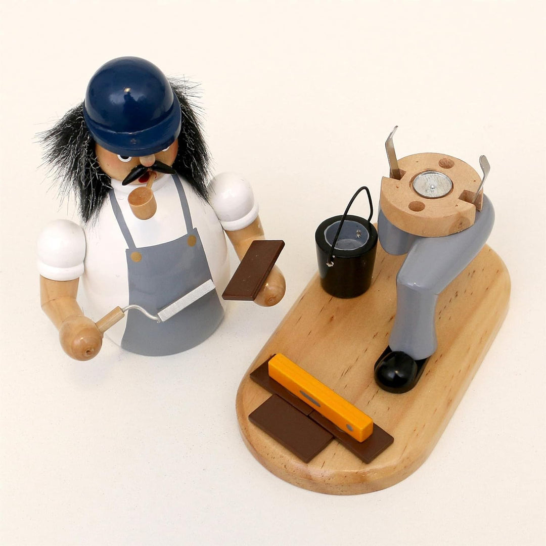 Dekohelden24 Holz Räuchermann/Räuchermännchen als Fliesenleger, mit Waserwaage und Fliesen, L/B/H: 1