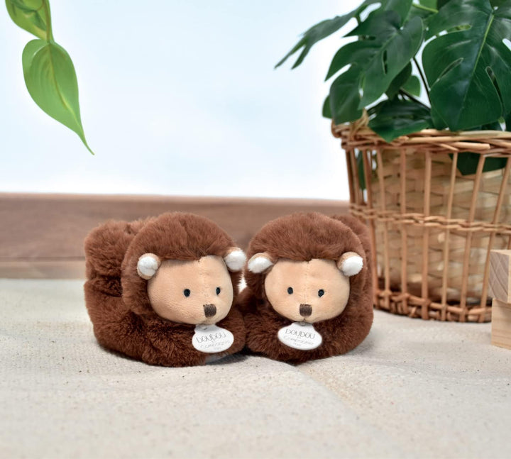 Doudou et Compagnie – Hausschuhe Igel – Unicef – Braun – offene Box – integrierte Rassel – Geschenki