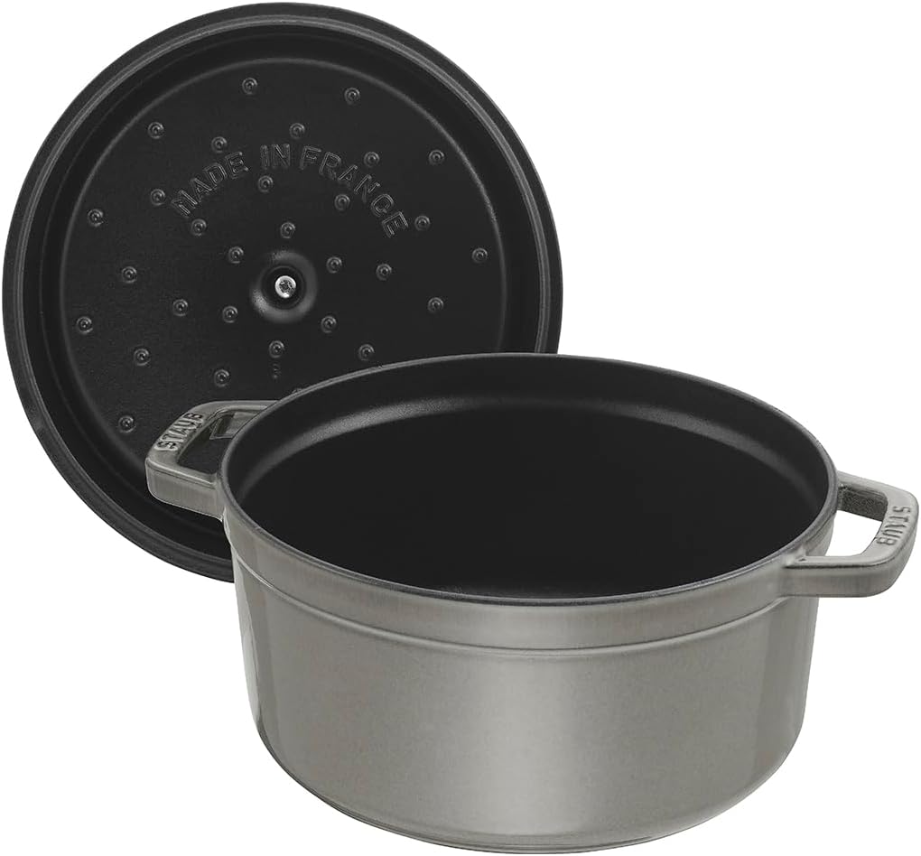 STAUB Gusseisen Bräter/Cocotte, Rund 22 cm, 2,6 L, Aromaregen Funktion, Für alle Herdarten geeignet,