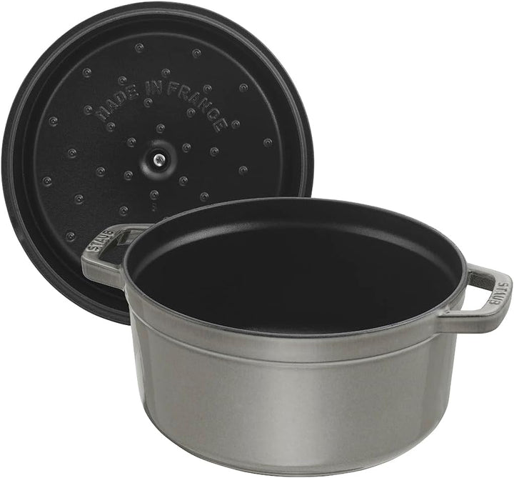STAUB Gusseisen Bräter/Cocotte, Rund 22 cm, 2,6 L, Aromaregen Funktion, Für alle Herdarten geeignet,
