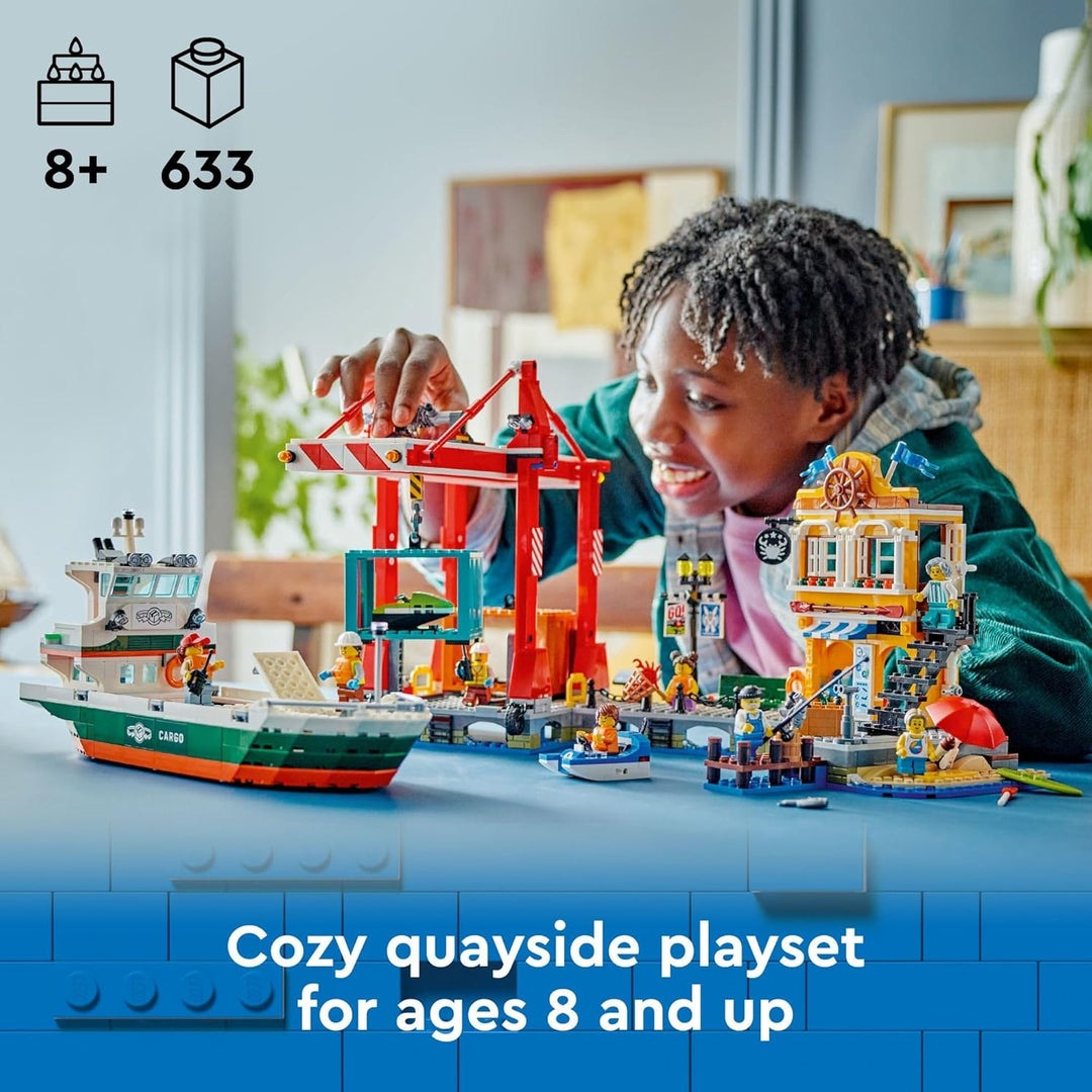 LEGO City Seaside Harbor mit Frachtschiff-Spielzeug, Modellcontainerkran und Boot mit 8 Minifiguren