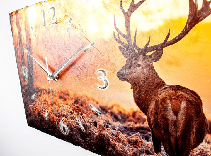 Kreative Feder Designer-WANDUHR Hirsch aus Stein mit Zeigern aus gebürstetem Aluminium - Designeruhr
