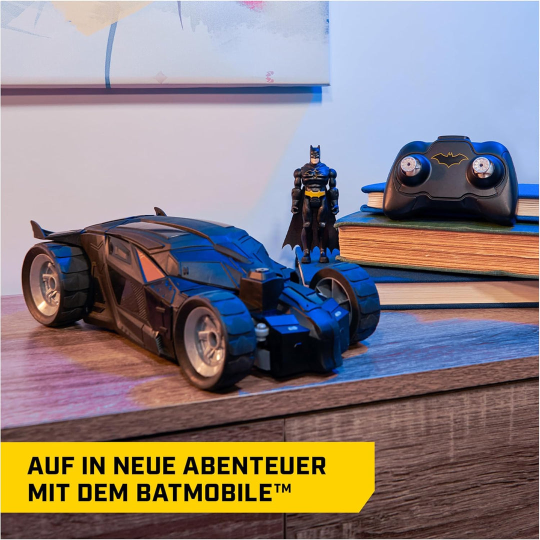 DC Comics - Batman Batmobile mit Fernsteuerung und Batman Figur (10cm) (2,4 GHz), einfach zu Fahren,