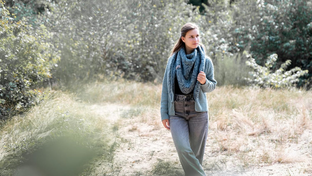 KNIT FACTORY - Dreiecksschal Josh - Damen Strickschal mit Wolle - Umschlagtuch für den Herbst und Wi