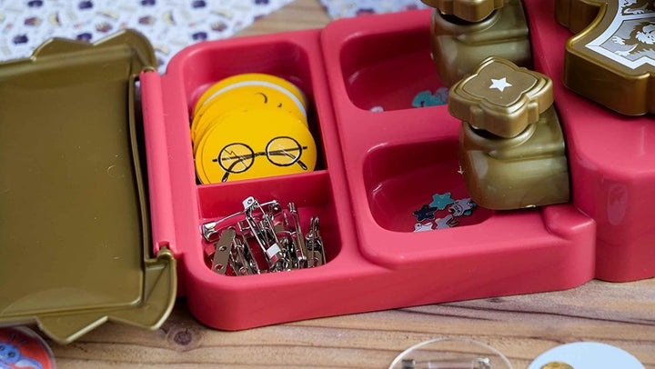 Clementoni 18669 Harry Potter Button-Maker, DIY Kreativspiel zum Herstellen von Pins mit magischen M