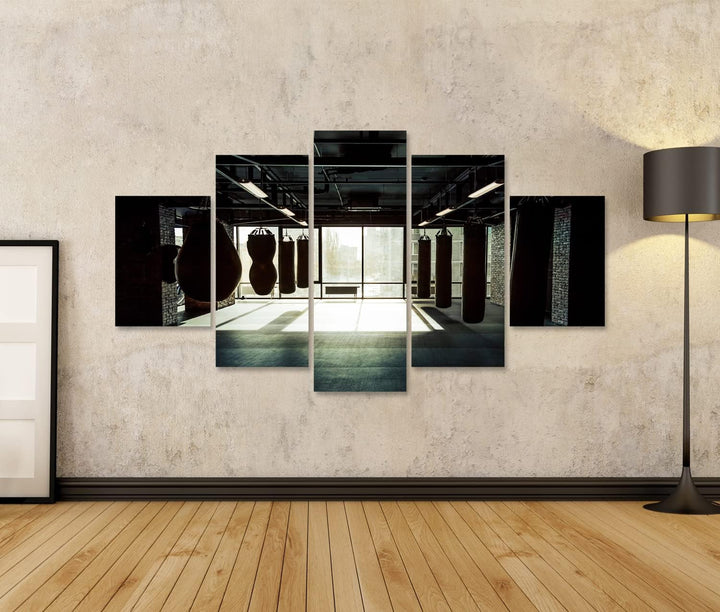 islandburner Bild auf Leinwand Fitnessstudio Mit Boxsäcken Dunkel Bilder Wandbilder Poster Leinwand