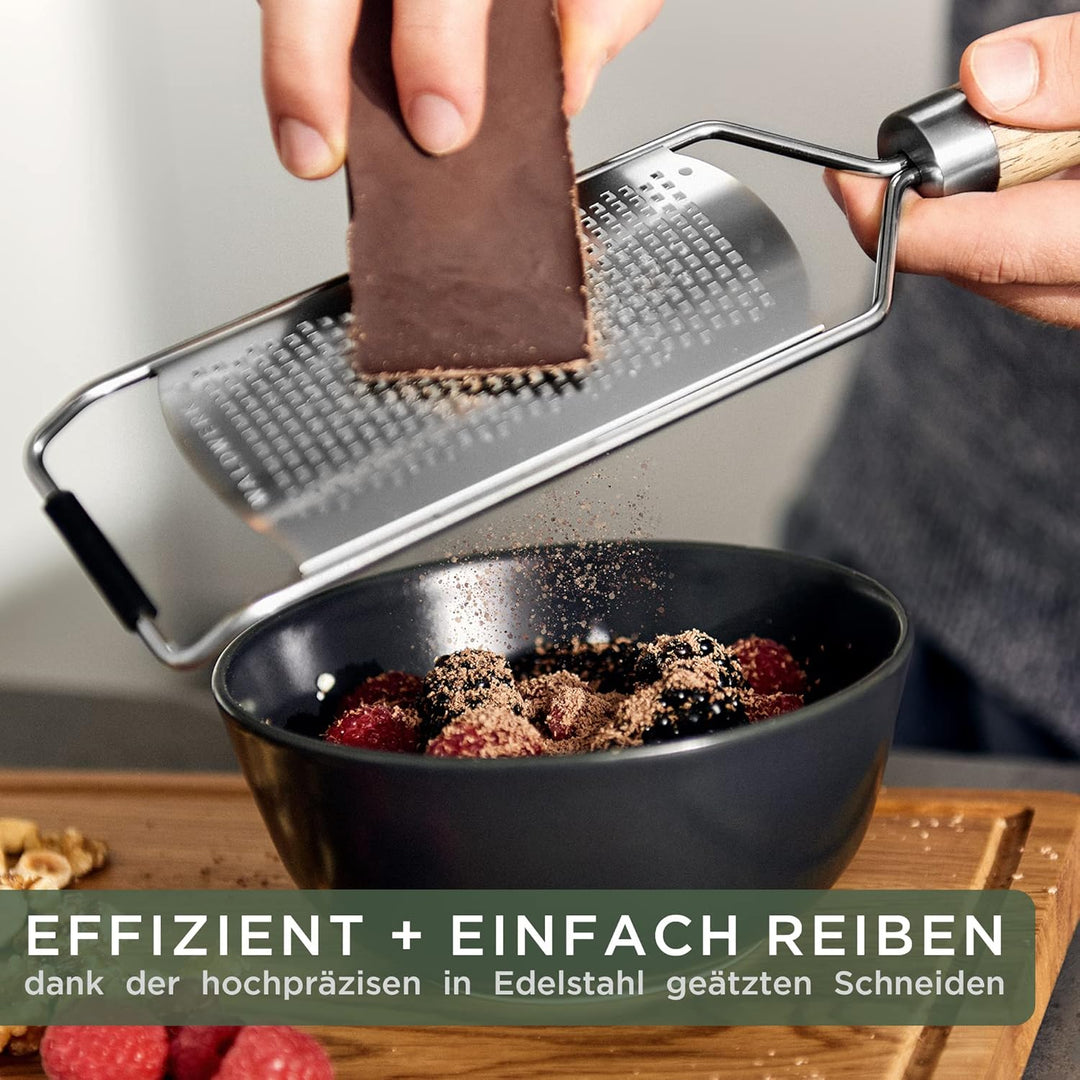 WALDWERK Käsereibe (2er Set) - Parmesanreibe mit Design Holzgriff - Zesterreibe aus Edelstahl mit ge