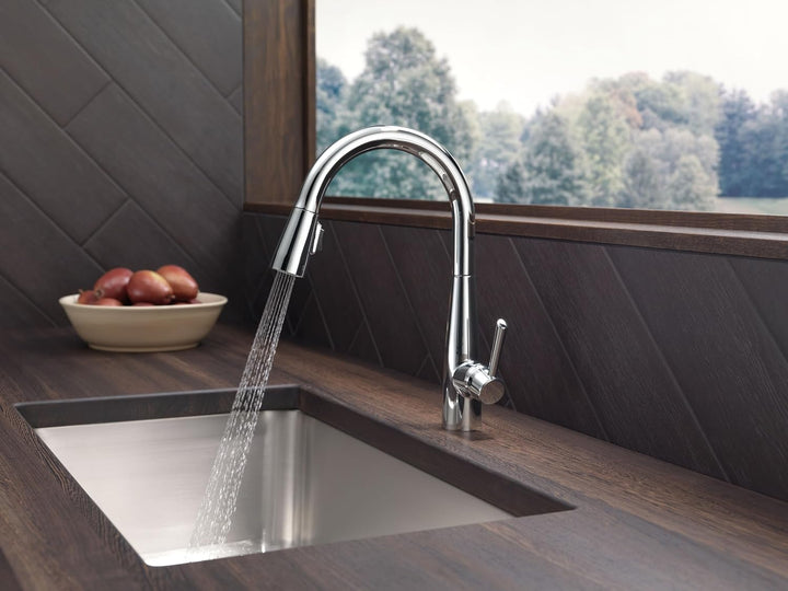 Delta Wasserhahn Essa Single Griff Pull-Down-Küchenarmatur mit magnetischem Docking Chrome Standard,