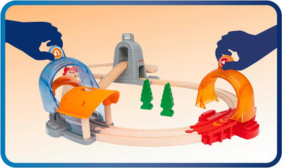 BRIO World 33972 Smart Tech Sound Action Tunnel Reisezug Set Elektrischer Zug mit Schienen & Tunnel