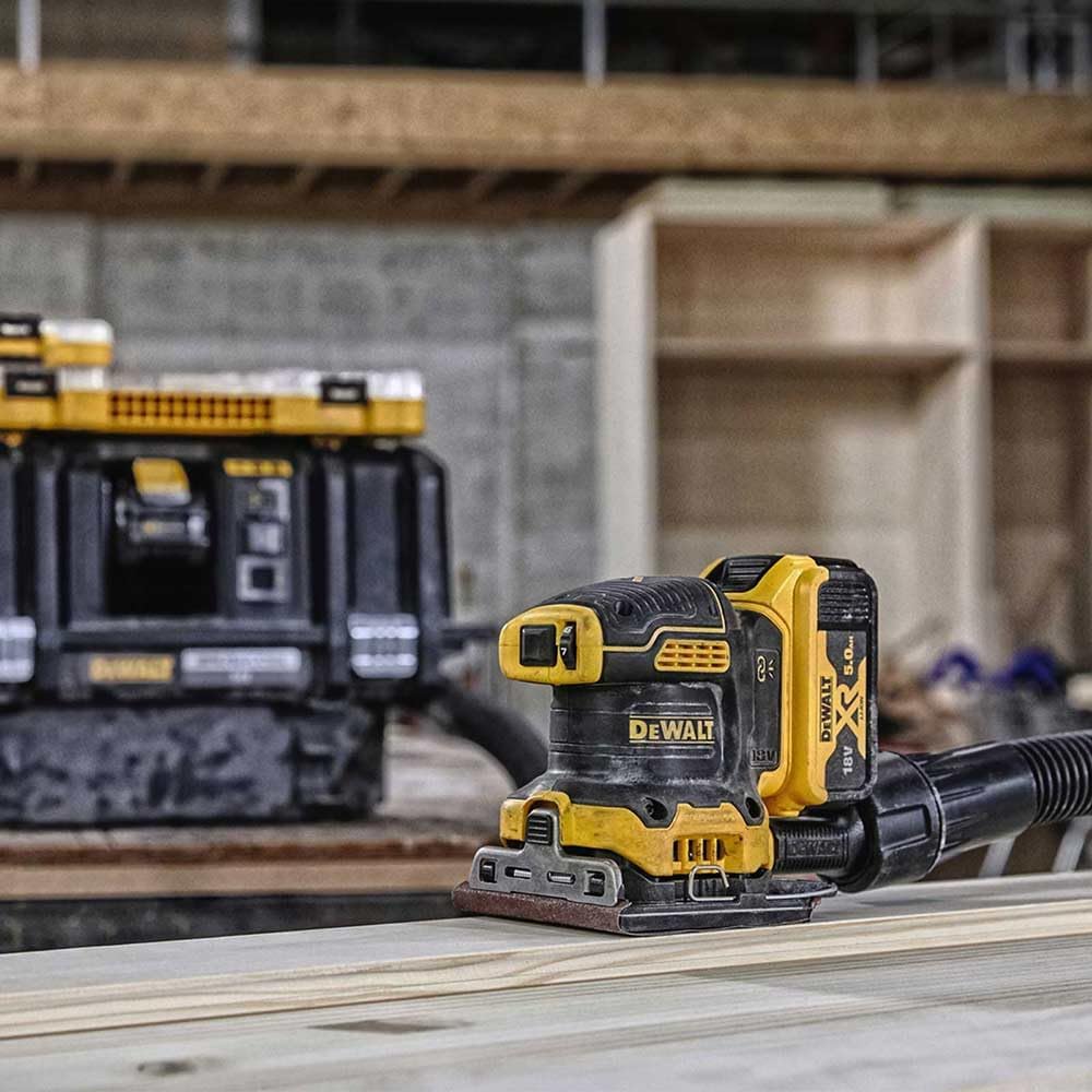 DeWalt DCW200 18V XR Brushless 1/4" Exzenterschleifer (nur Gehäuse) Einzelbett, Einzelbett