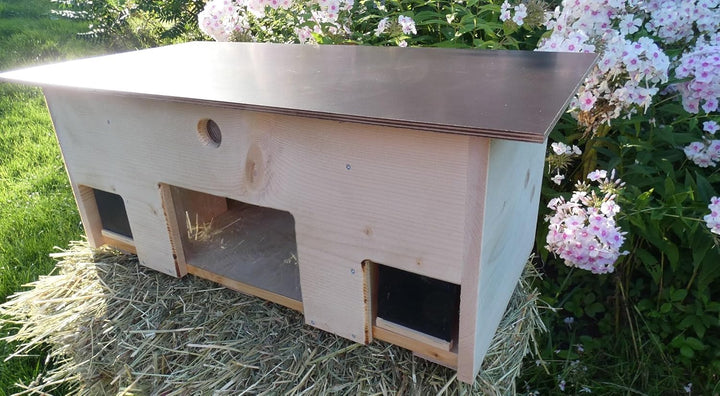 Igelfutterhaus mit Beobachtungsfenster 80cm x 40cm x 32cm Igelhotel 18mm Vollholz Witterungsbeständi