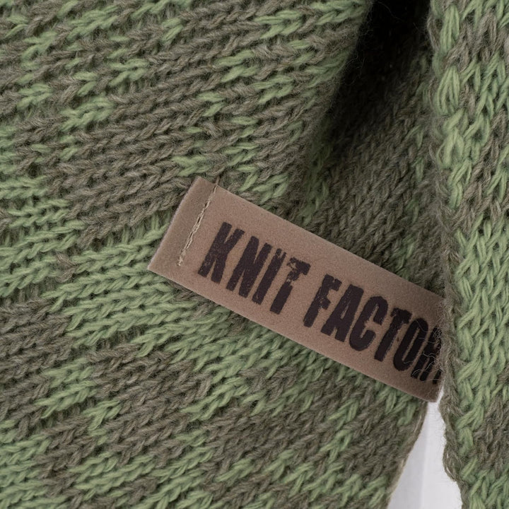 KNIT FACTORY - Dreiecksschal Lea - Damen Strickschal mit Wolle - Umschlagtuch für den Herbst und Win