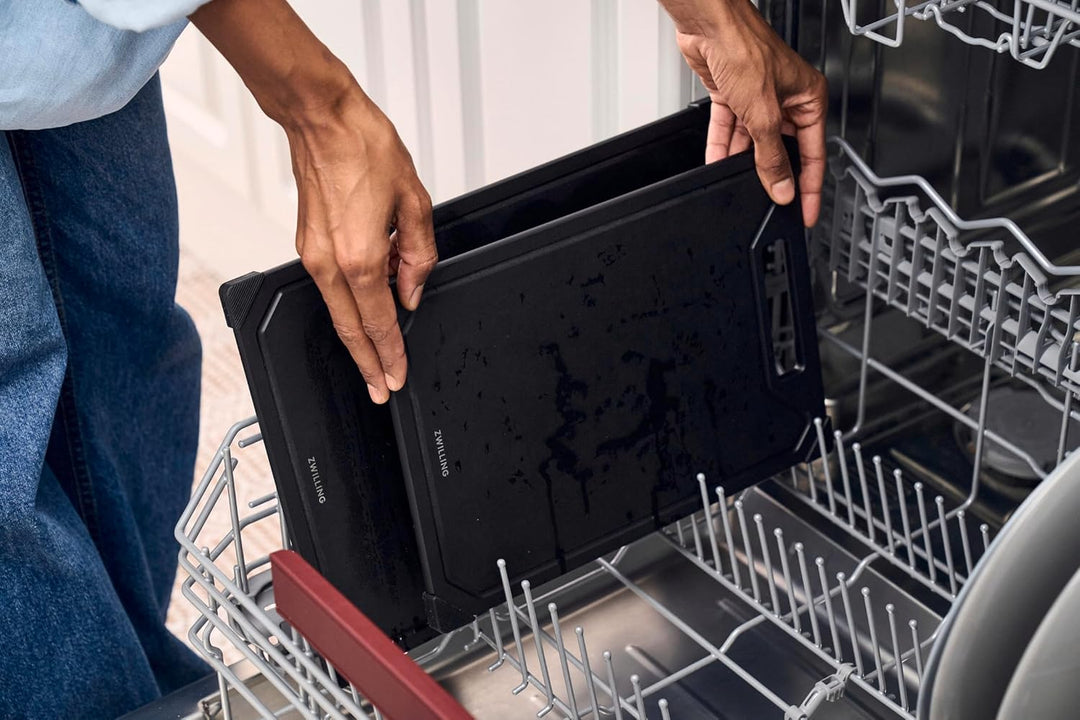 ZWILLING Schneidebrett 37 x 25 cm aus Holzfaser, Fiberholz, mit Saftrille, rutschfest, spülmaschinen